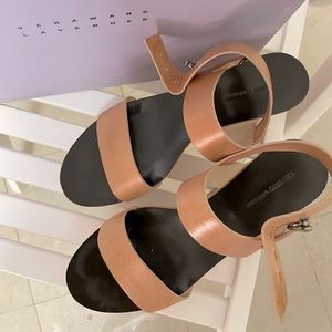 Vera Wang Lavender Label Camello Platform